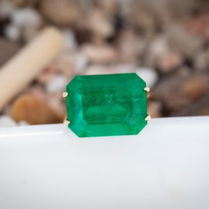 Emerald – Vivid Green – 11.79ct – Zambia